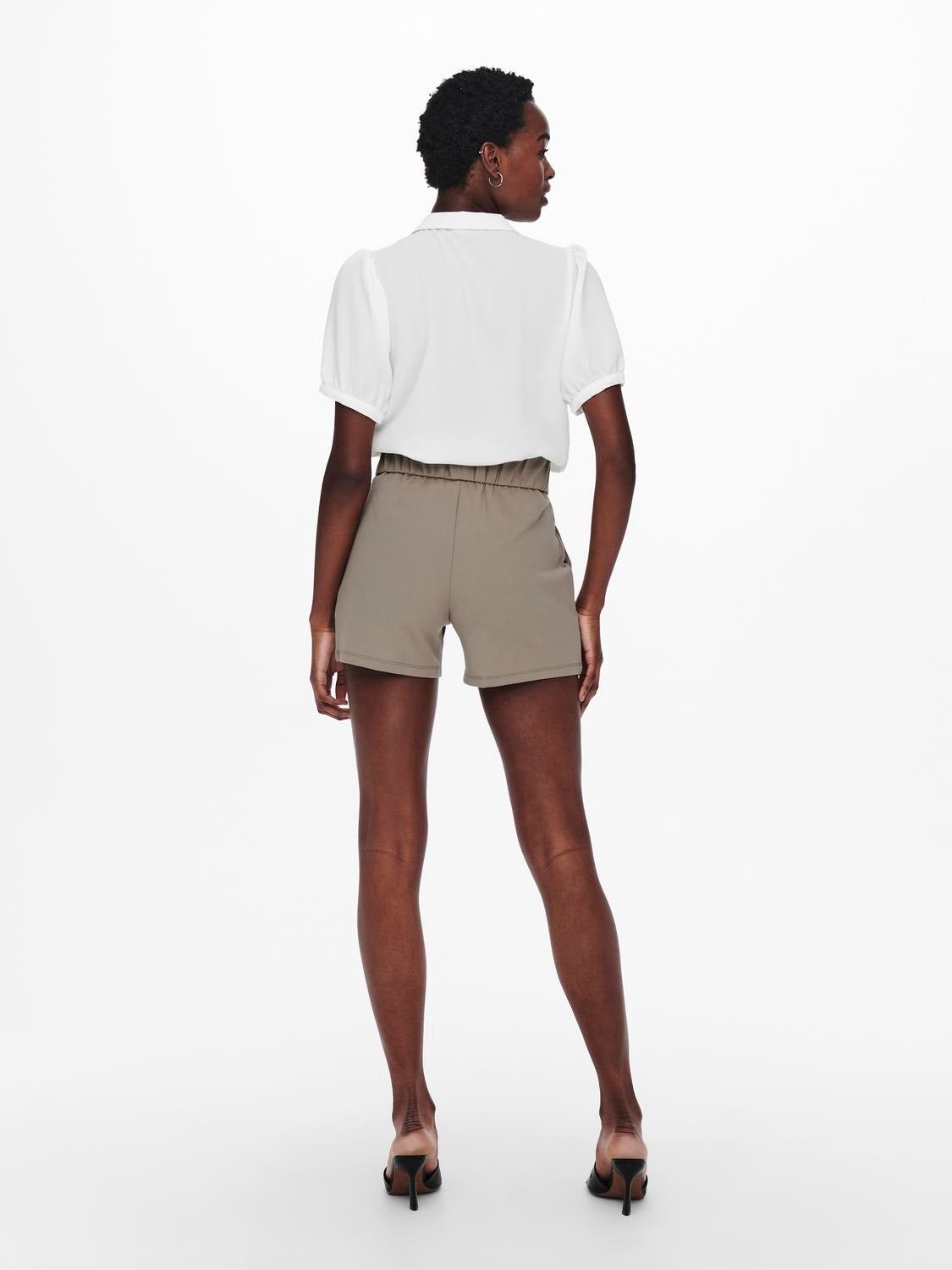 model_shot-back
